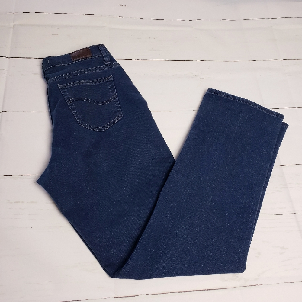 Lee Women's Relaxed Fit At The Waist Straight Leg Jeans 8M 32"